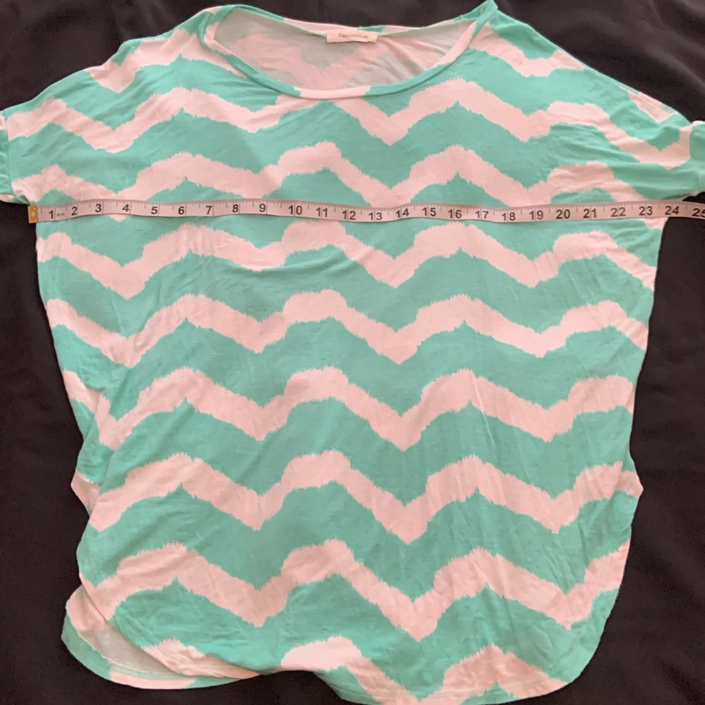 Fascination Chevron Top - Picture 6 of 7